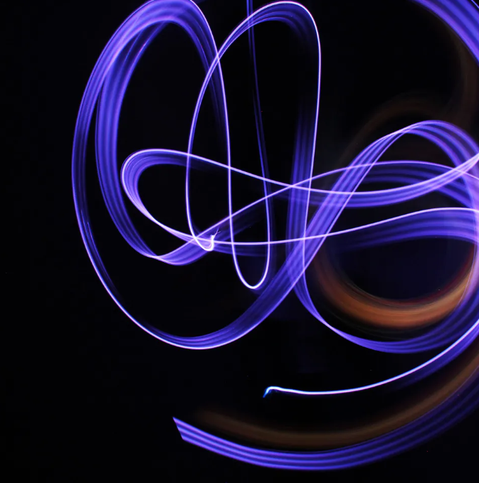 Peinture d'énergies lumineuses violettes